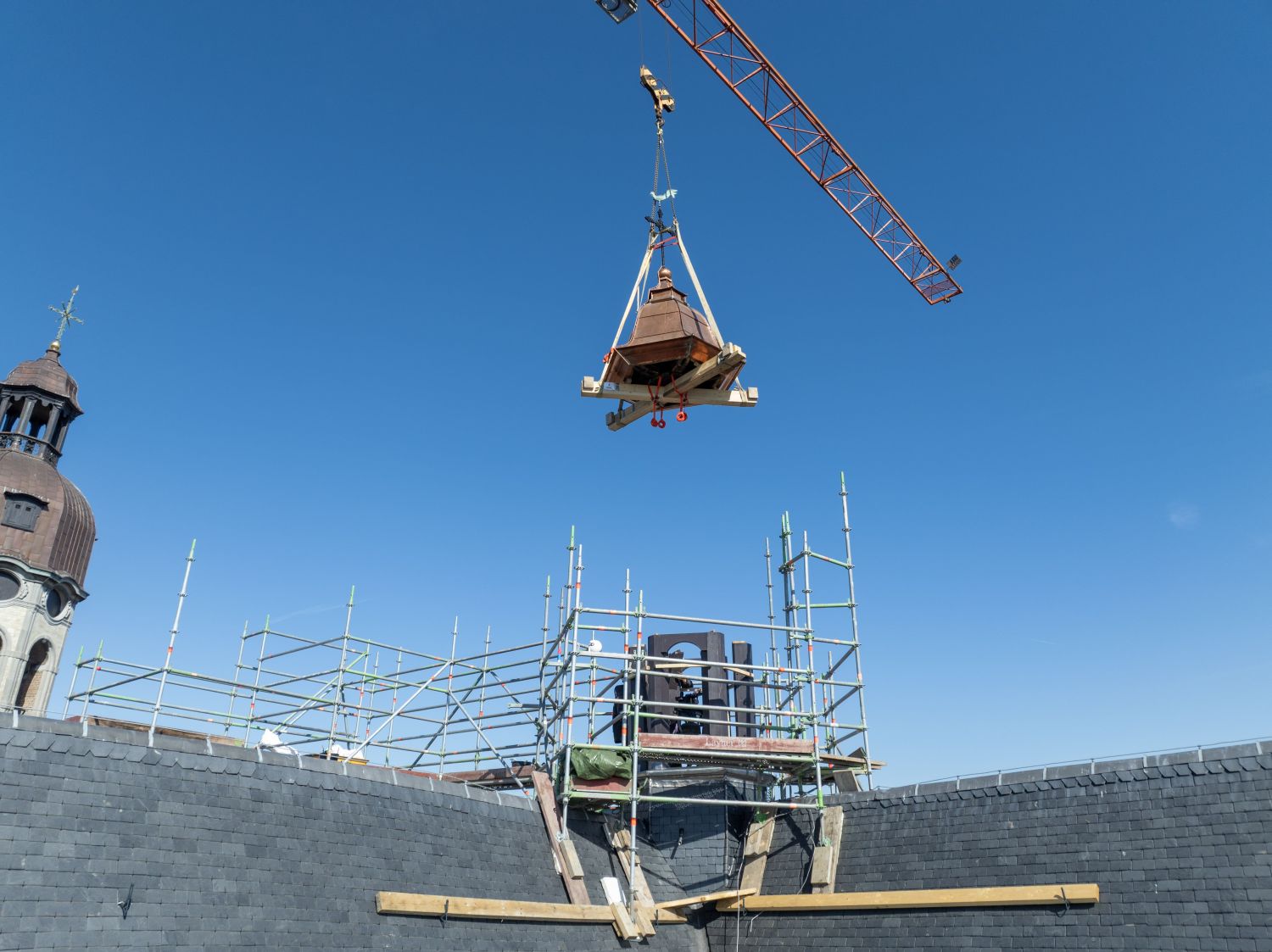 Plaatsing koperen vieringtoren sint andrieskerk antwerpen