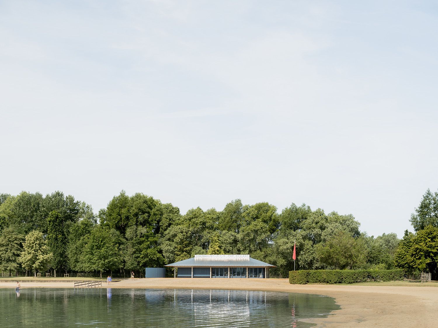 Vernieuwd paviljoen aan zwemvijver rotselaar