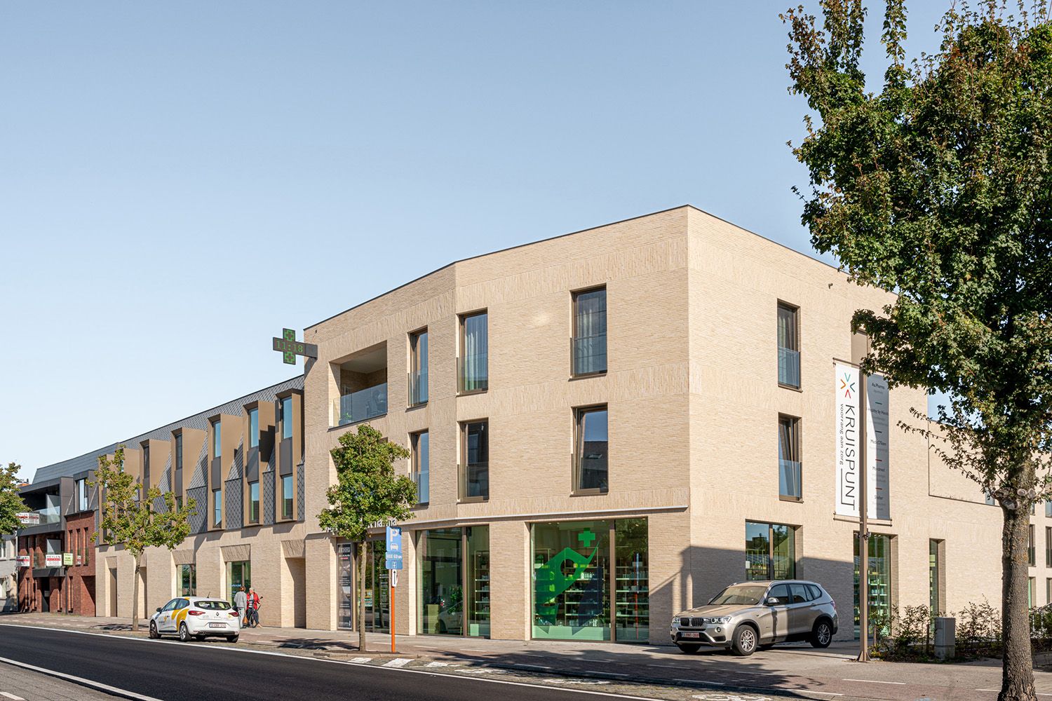 zinken leien losanges als dakbedekking voor rophar apotheek