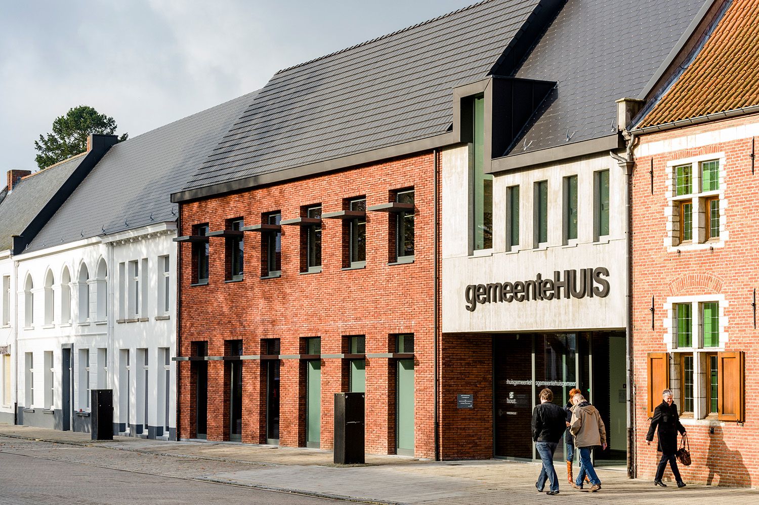 Overgang van pannen naar leien dak