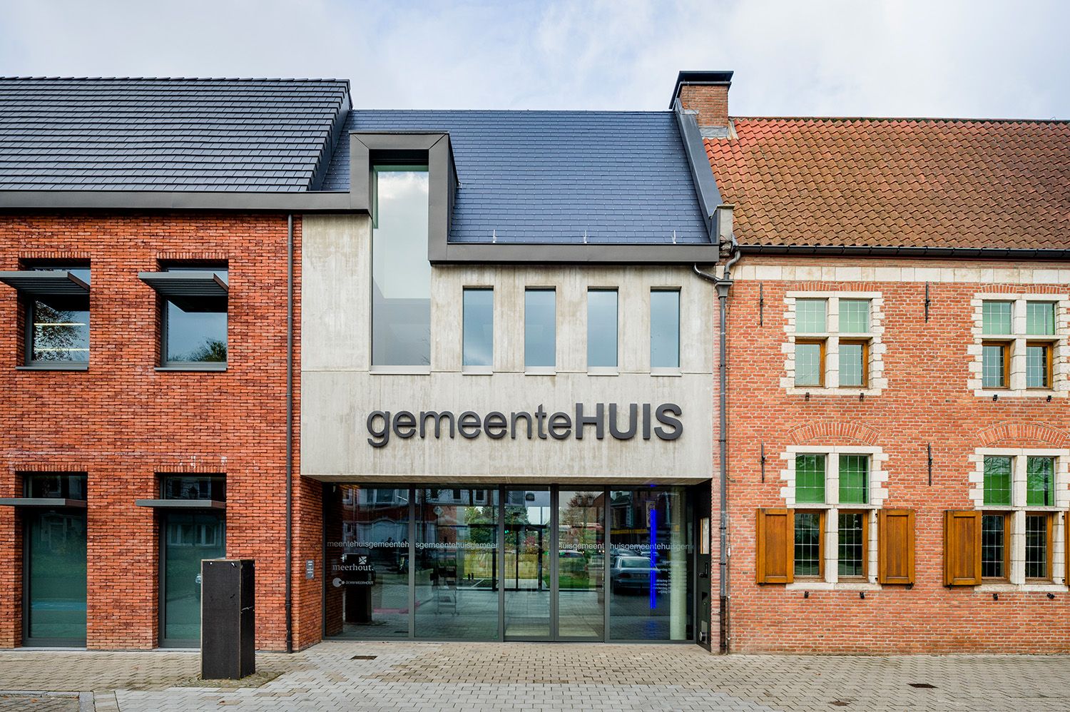 Leien- en pannendak gecombineerd