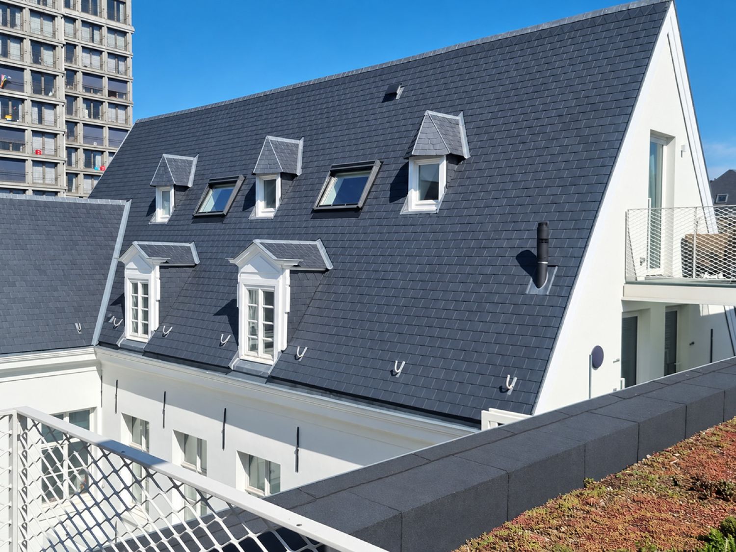 dakrenovatie met leien en dakkappellen