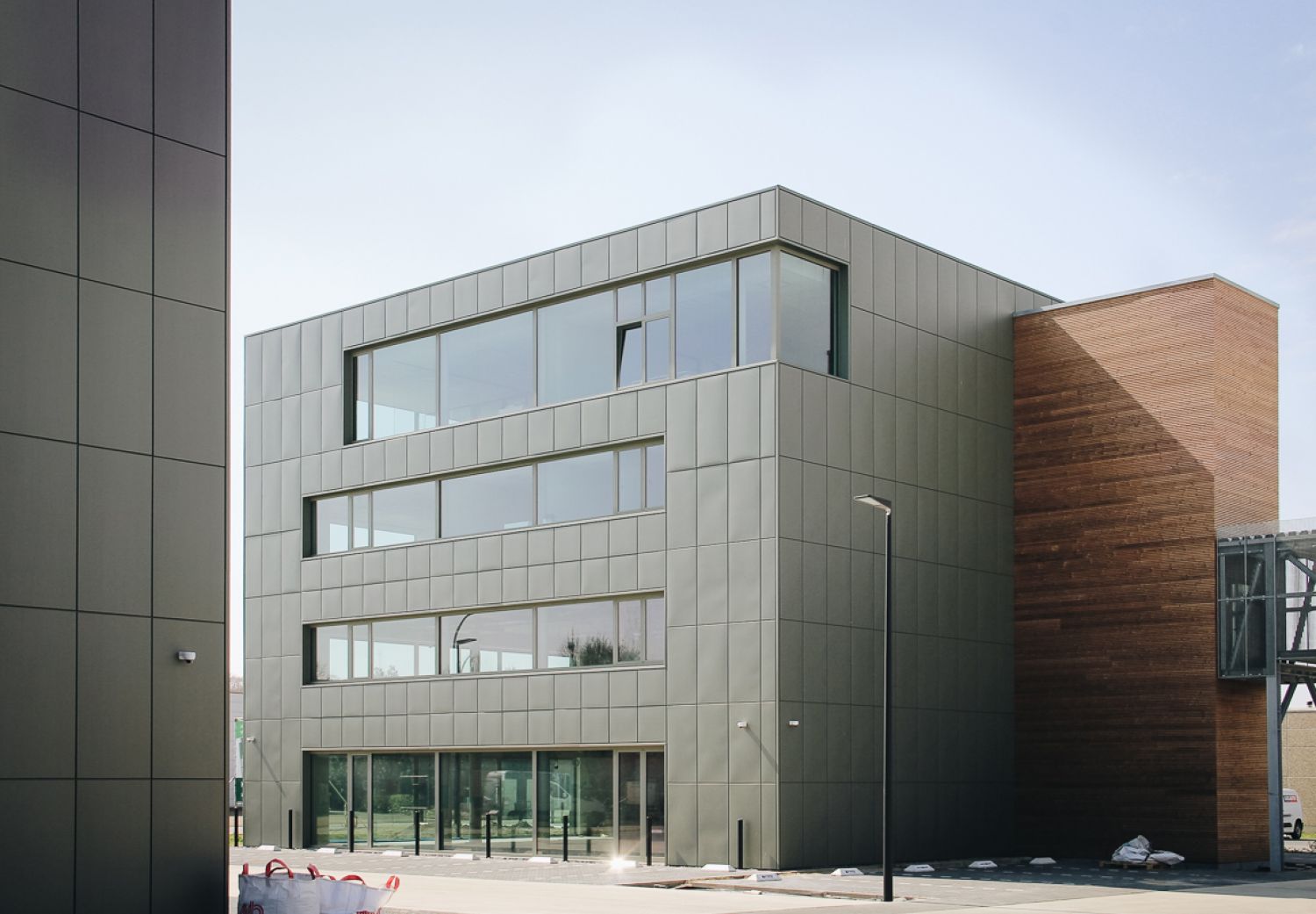 pigmento green zinken gevelbekleding op bedrijventerrein Nieuwland